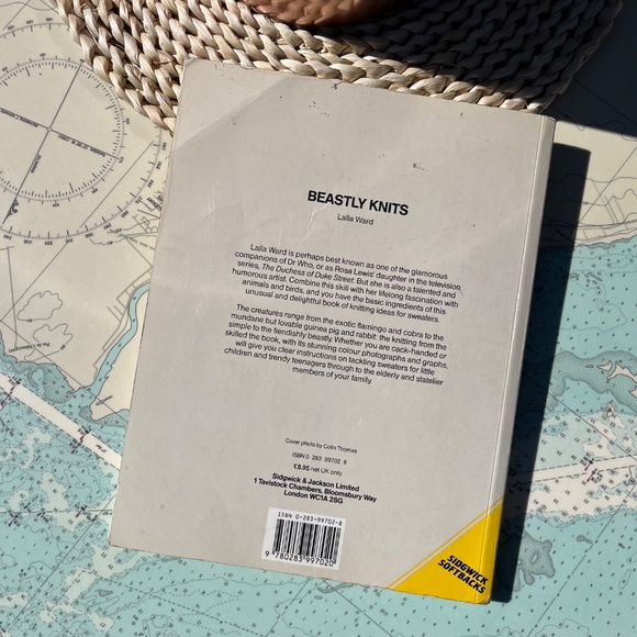 Vintage 1988 Beastly Knits by Lalla Ward - Picture 2 of 9